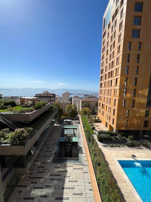 Ultra Luex Deniz Manzarali Site Ici 2+1 Istanbul